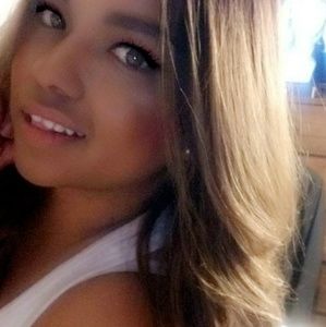 Meet your Posher, Yanet